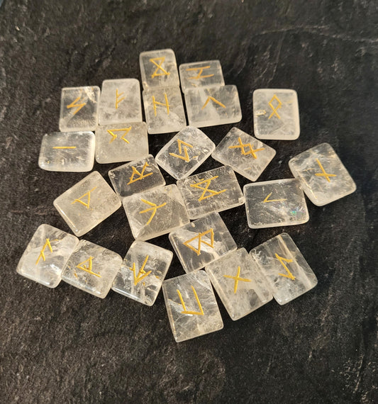 Runen Set aus Bergkristall